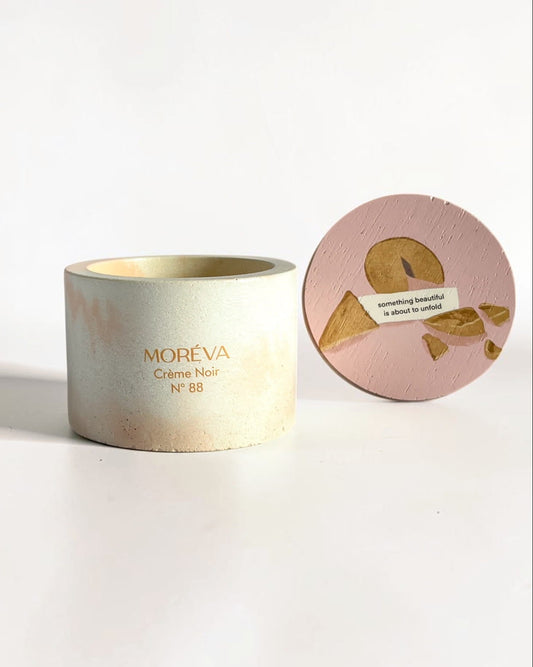 candle that smells like vanilla by moreva