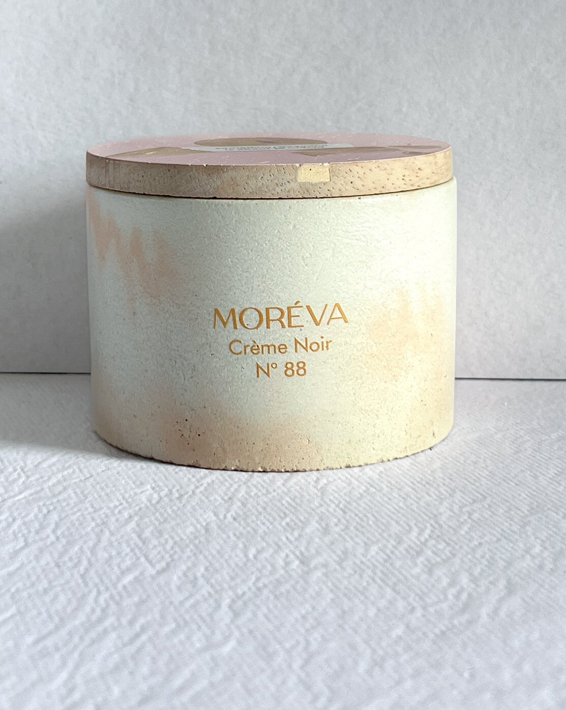 scented candle that smells like vanilla