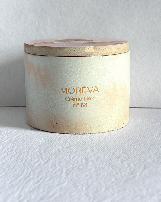 scented candle that smells like vanilla
